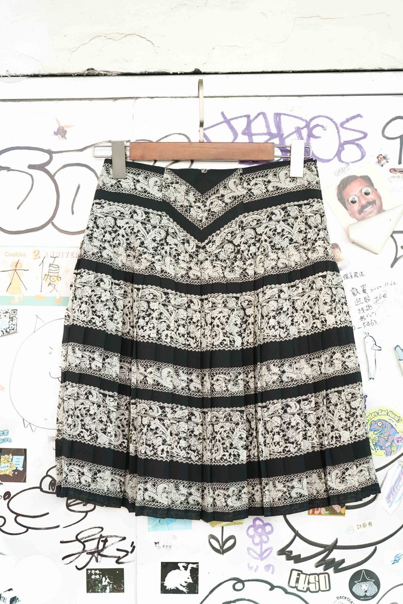 纯情百货行 古着 vintage 古着短裙 黑色系 百折花纹短裙 - 裙子 - 聚酯纤维 黑色