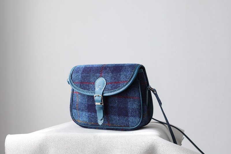 【羊毛拼皮马鞍包】Harris Tweed 暖到心坎秋冬女士包包斜挎包 - 侧背包/斜挎包 - 真皮 蓝色