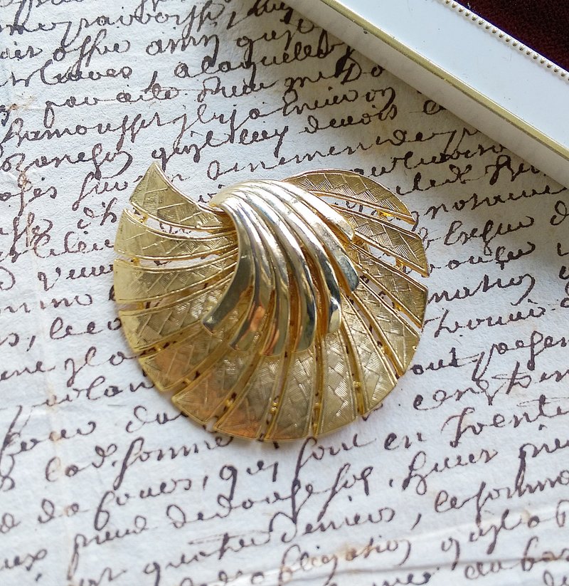 Vintage Jewelry 西洋古董饰品 金色调 放射伞状 别针 - 徽章/别针 - 其他金属 金色