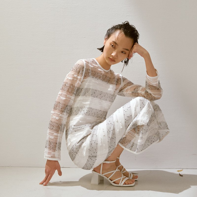 镂空网纱拼接针织层次长洋装     /不含白色衬裙 - 洋装/连衣裙 - 其他材质 白色