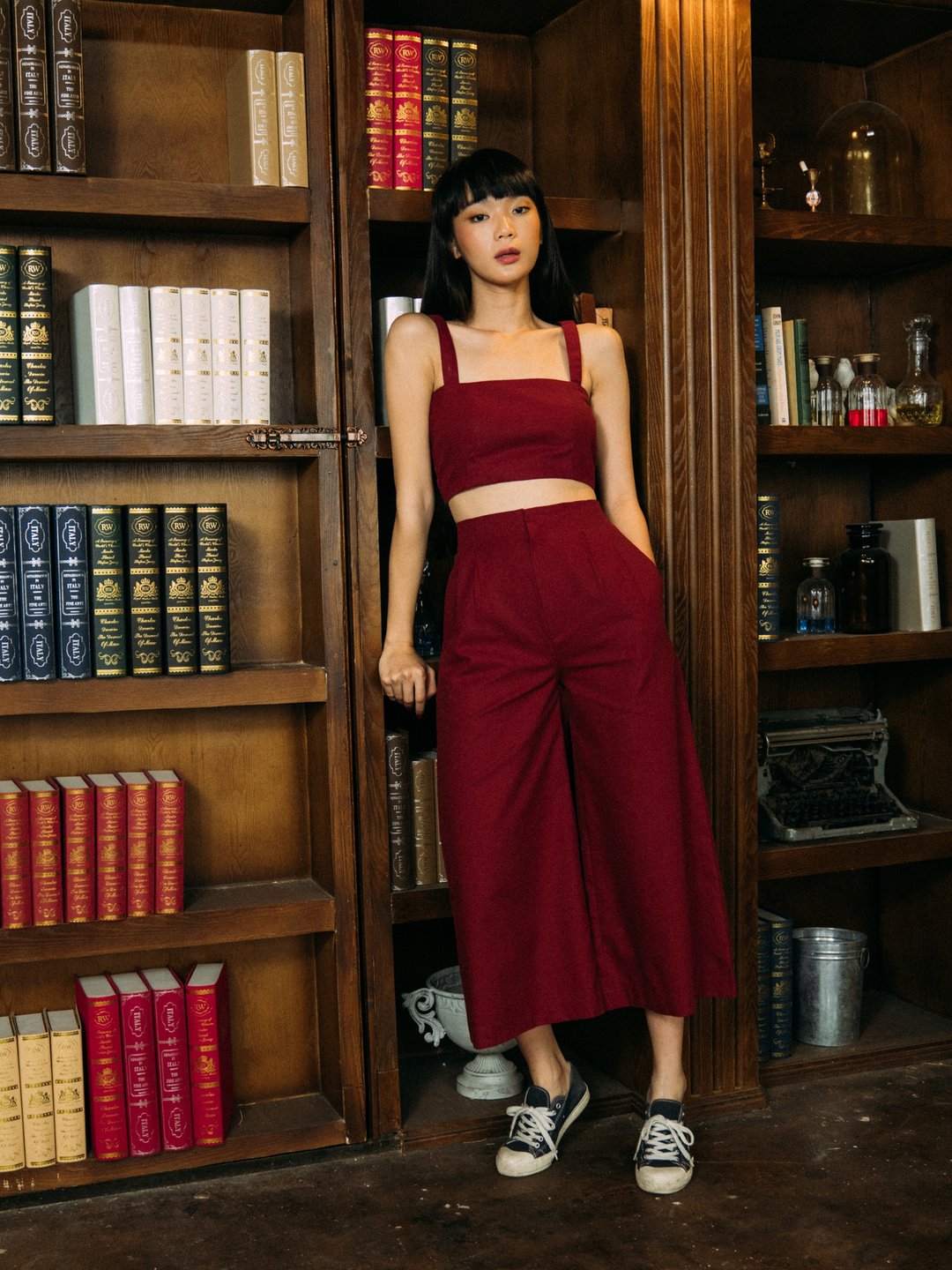 RED WIDE CROP PANTS WITH BACK SMOCKING - 女装长裤 - 棉 红色
