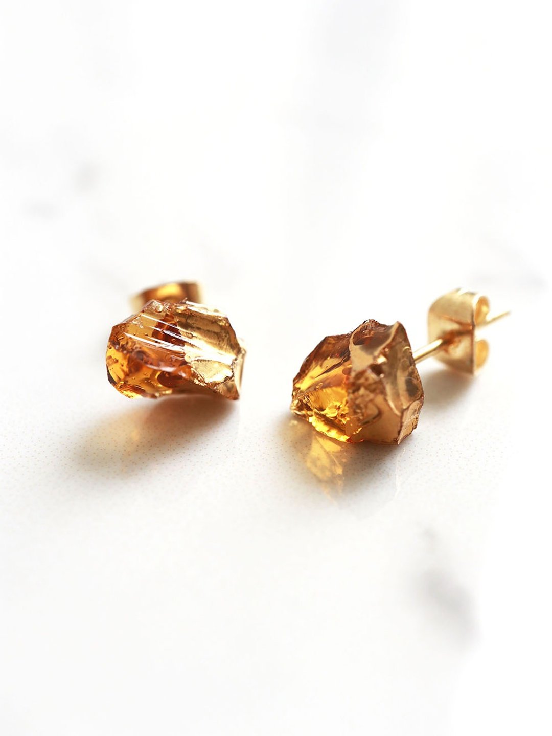 STAR STONE - AMBER + 24K GOLD 玻璃原石耳环 - 耳环/耳夹 - 玻璃 橘色