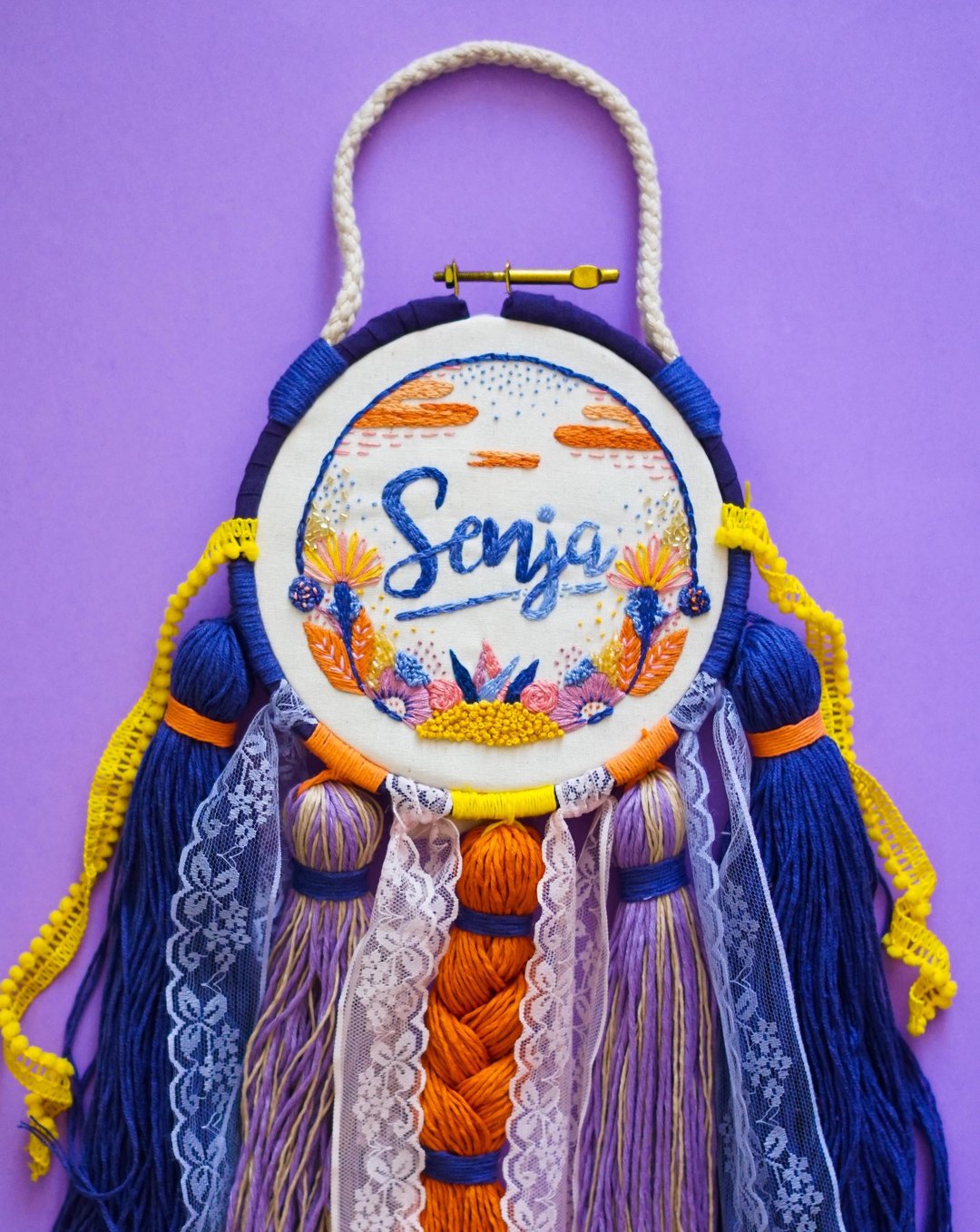 'Solveig'Hand embroidered wall decor - 摆饰 - 棉 橘色