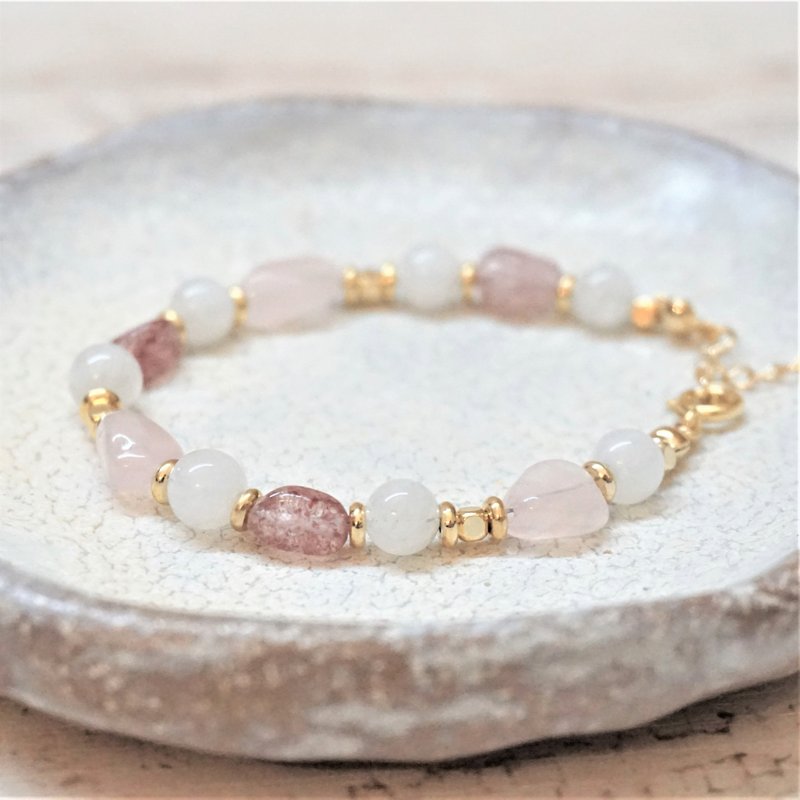 ll 恋心甜粉 ll 14K包金天然石手链 --- 粉水晶 草莓晶 月光石 - 手链/手环 - 半宝石 粉红色