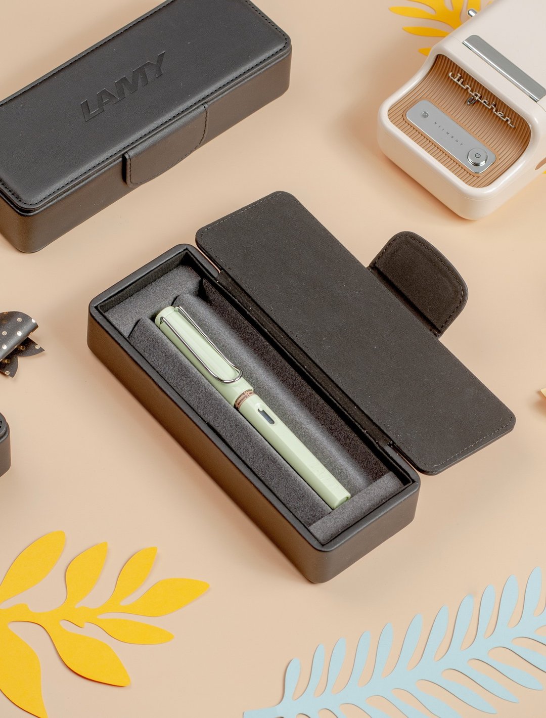 【雷雕免费刻字】LAMY 黑色 皮革笔盒 / SAFARI  - PASTEL (多选) - 钢笔 - 塑料 多色