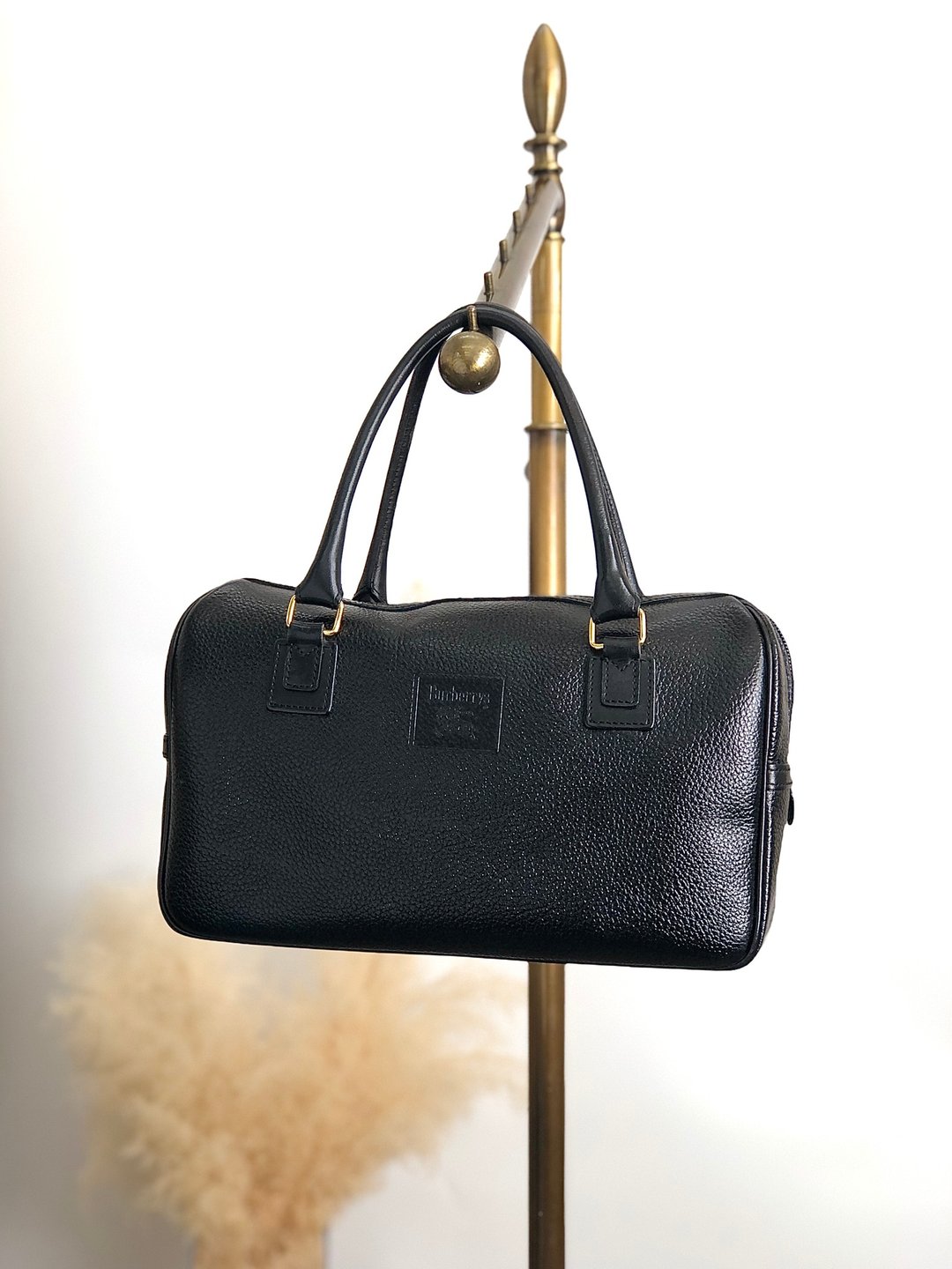 【 日本直送 名牌二手包 】BURBERRY 博美包 手提包 黑色 压印Logo 皮革 迷你波士顿包 vintage 古着 2328ba - 手提包/手提袋 - 真皮 黑色