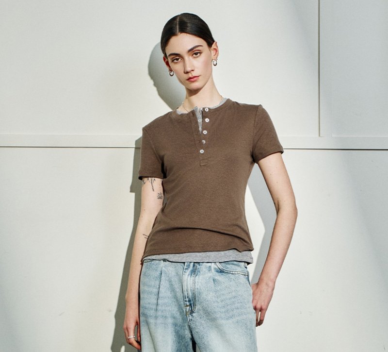 【天丝亚麻】法式簡約/亨利领正肩T恤 - 女装 T 恤 - 其他材质 咖啡色