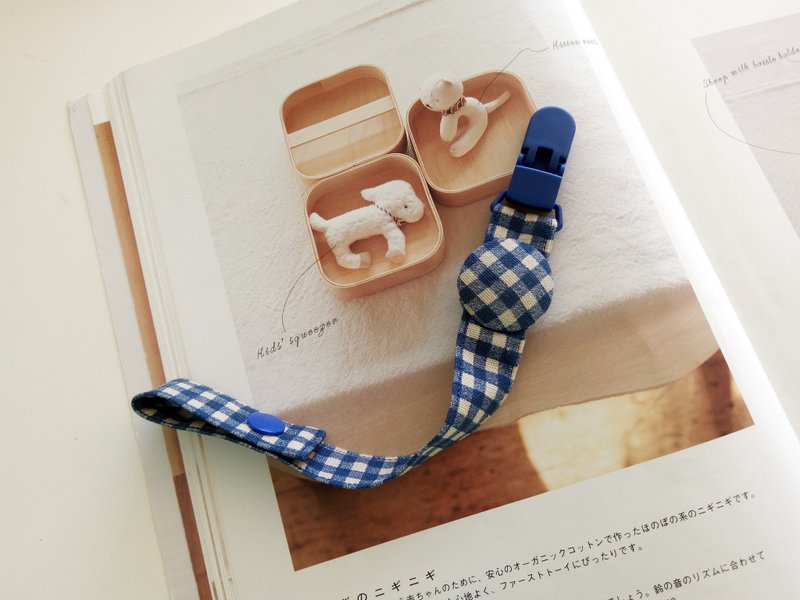 蓝格子弥月礼物 奶嘴夹 玩具夹 - 围嘴/口水巾 - 纸 蓝色