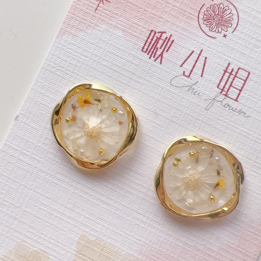 小星花金色扭圈耳环 - 耳环/耳夹 - 其他材质 金色