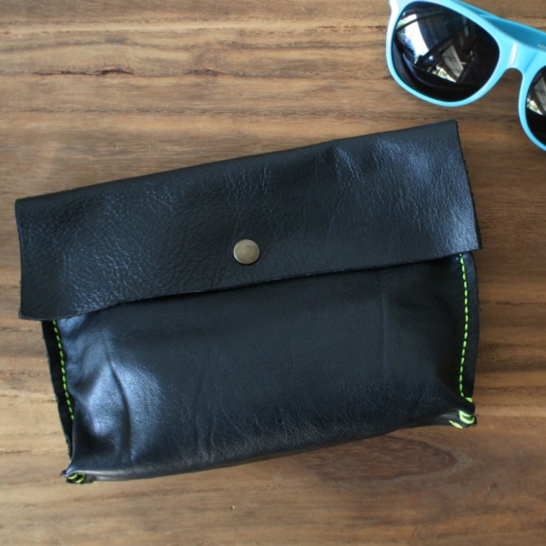 Leather Bag / Cosmetic Bag / Women Clutch. - 化妆包/杂物包 - 真皮 黑色