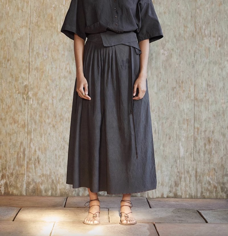 复古文青 植物染一片式半裙 极简半身裙 - 裙子 - 其他材质 黑色