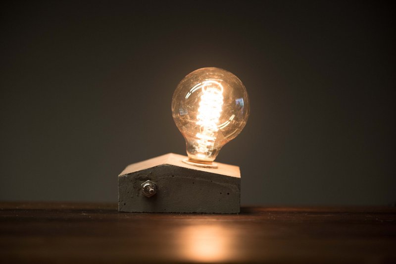 水泥 / 底家  桌灯 - 灯具/灯饰 - 水泥 灰色