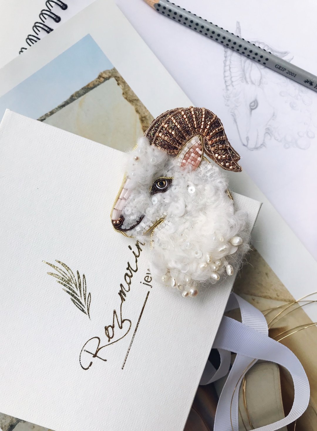 Beaded Goat handmade Brooch, embroidery pin, animal Brooch - 胸针 - 绣线 白色