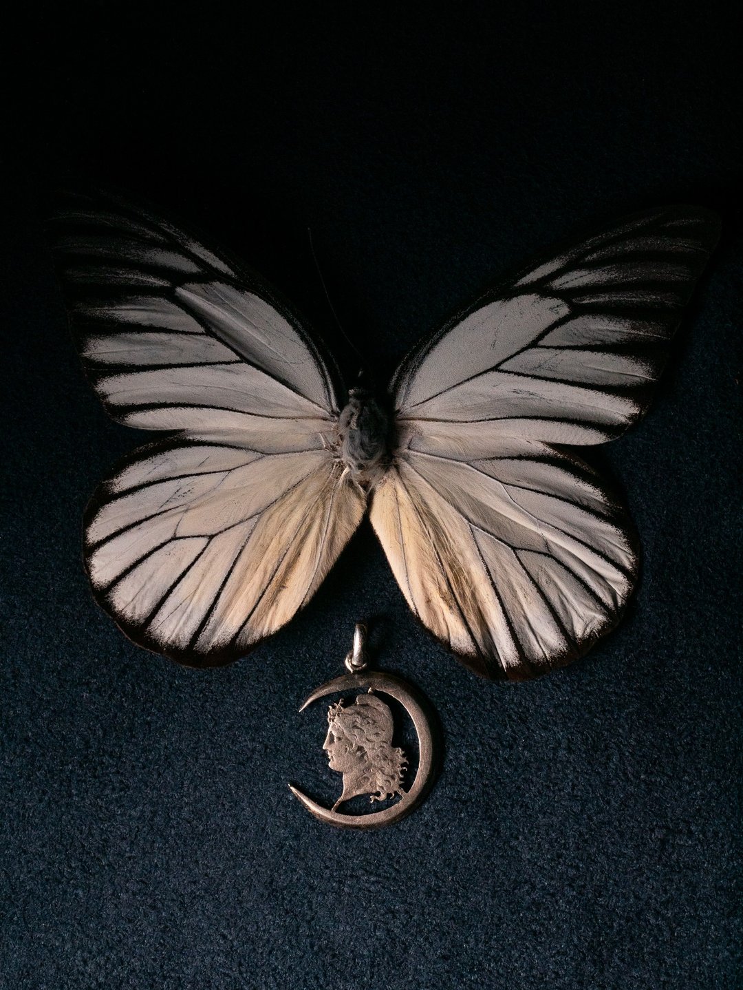 1930s 法国 装饰艺术时期 银币改制女神新月吊坠 - 项链 - 银 银色
