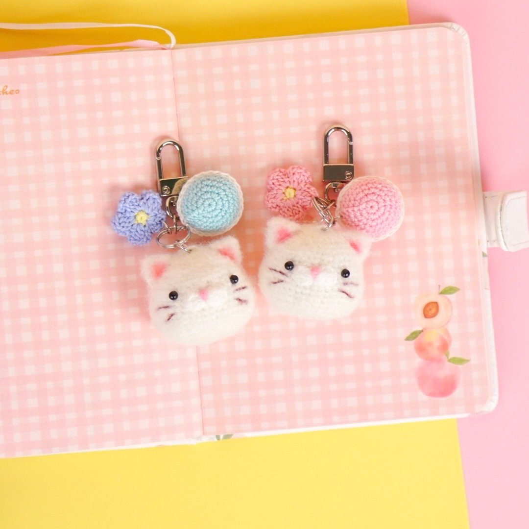 cat /kitten crochet doll  keyring keychain bagcharm handmade gift - 钥匙链/钥匙包 - 棉 粉红色