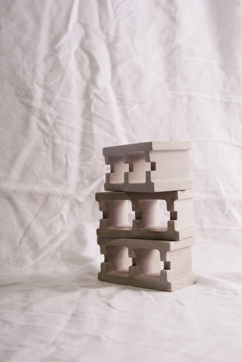 加大水泥空心砖-桌上摆饰 文具杂货 牙刷架 父亲节礼物 男友礼物 - 摆饰 - 水泥 灰色