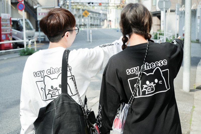 灵魂喵喵 Say Cheese 宽版落肩长T - 中性连帽卫衣/T 恤 - 棉．麻 白色