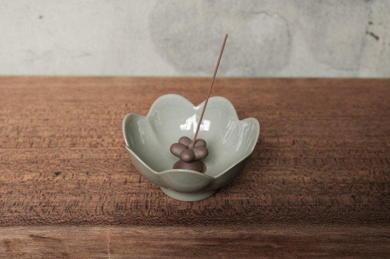 香座 l 冰湖蓝 花朵线香盘 l 两件式 - 蜡烛/烛台 - 陶 蓝色