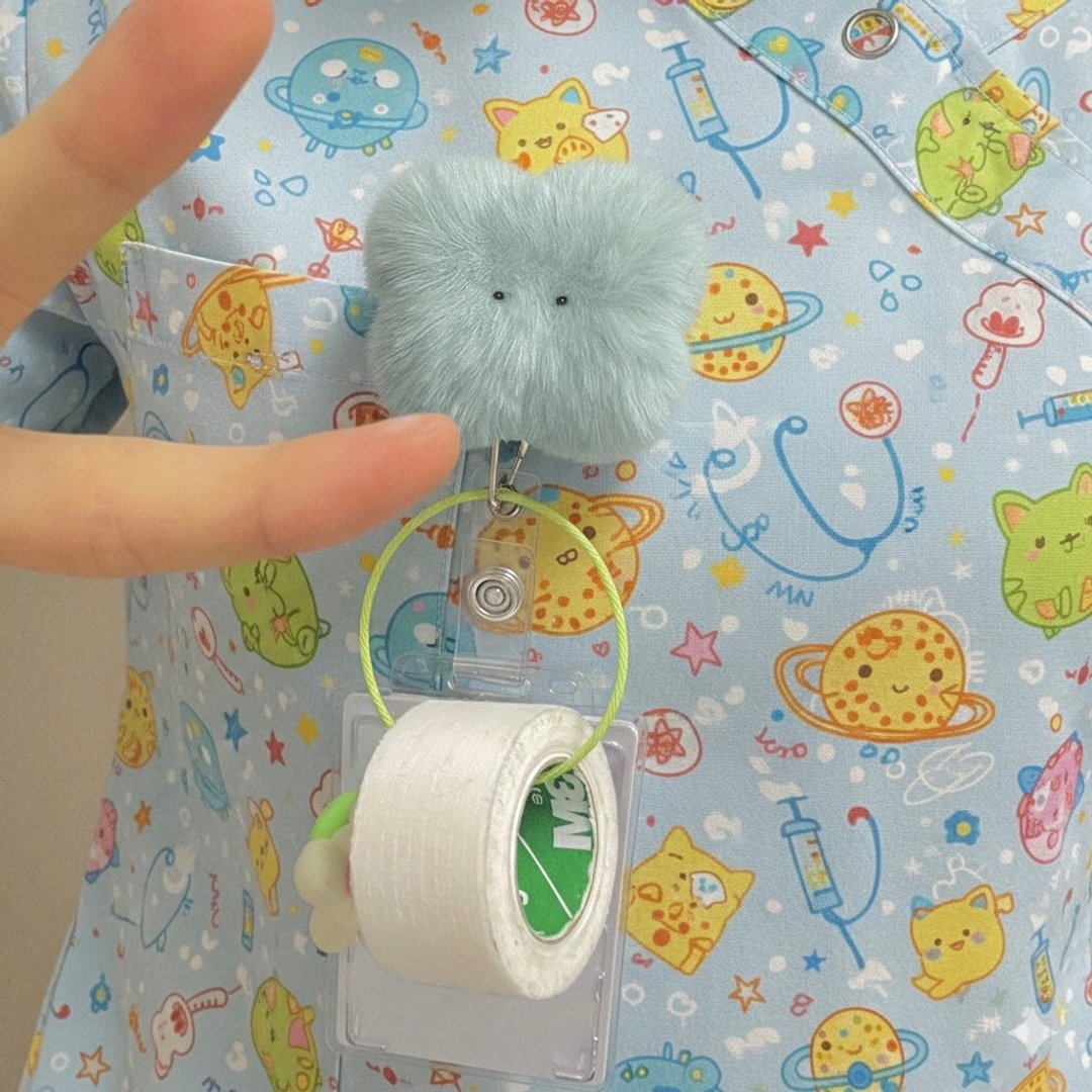 Clover Reel Holder / 可爱护士证件挂绳 柔软绒毛 - 证件套/卡套 - 其他材质 