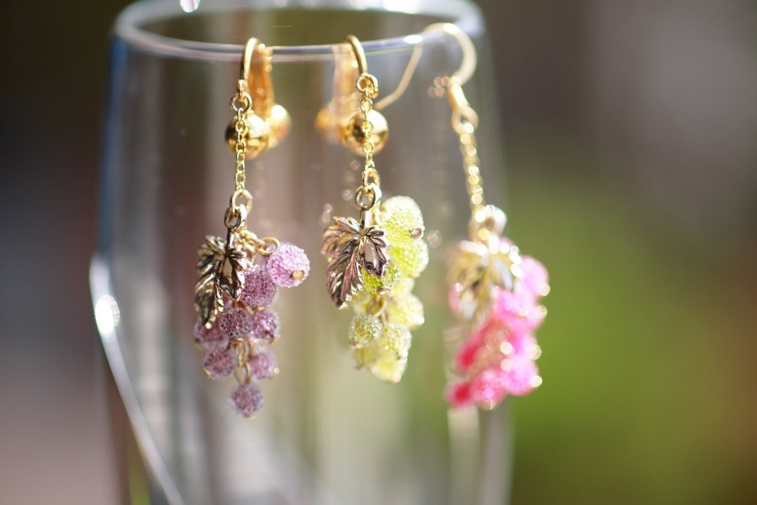 Swaying Autumn Colored Fruit Earrings & Earrings - 耳环/耳夹 - 压克力 红色