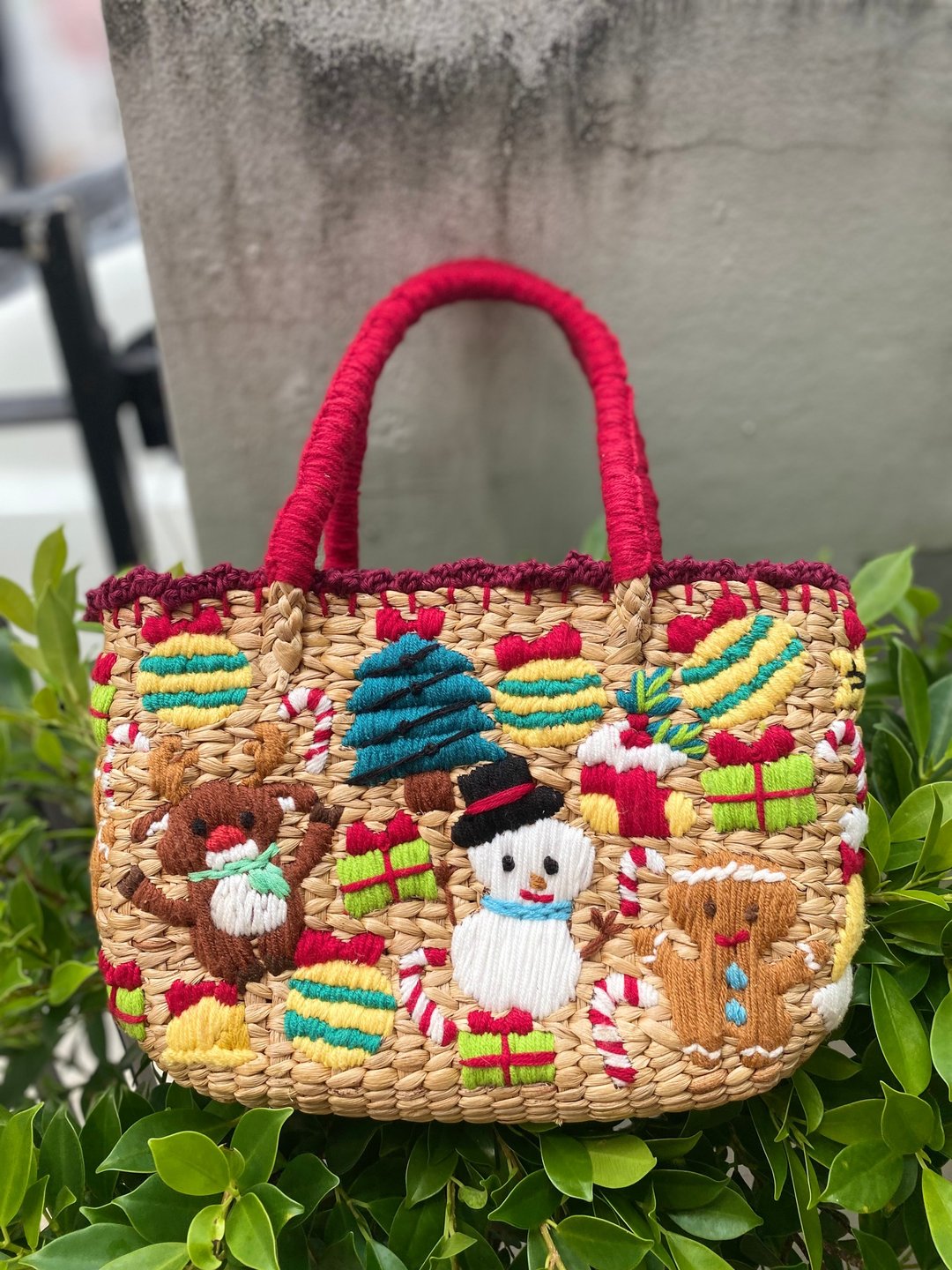 hand embroidered water hyacinth bag Embroidered around the face and back. There is a lining. Ready to ship. - 手提包/手提袋 - 绣线 