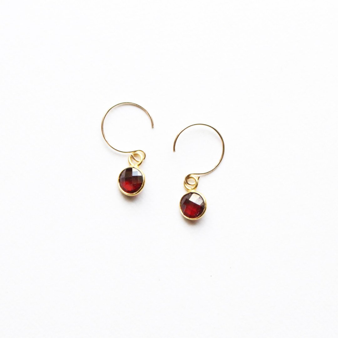 [14KGF] Garnet round hook earrings - 耳环/耳夹 - 贵金属 红色