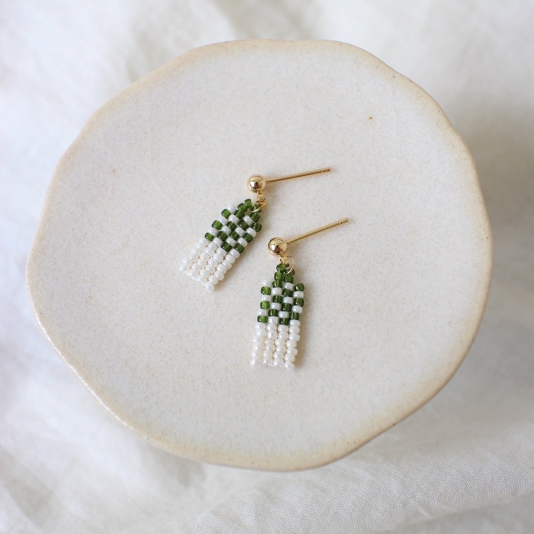 串珠耳饰_绿白编织/beading earing - 耳环/耳夹 - 玻璃 绿色