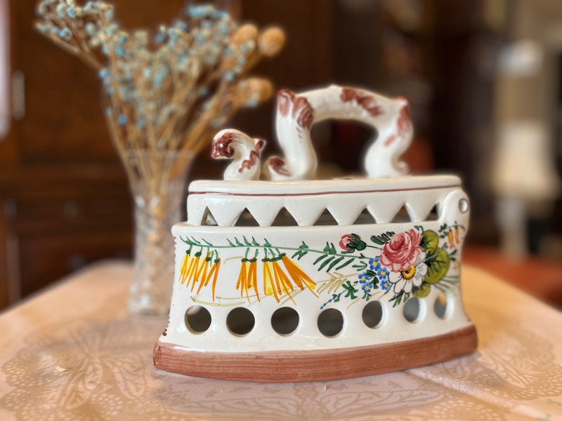 英国复古瓷器装饰艺品-手工彩绘熨斗 - 花瓶/陶器 - 瓷 白色