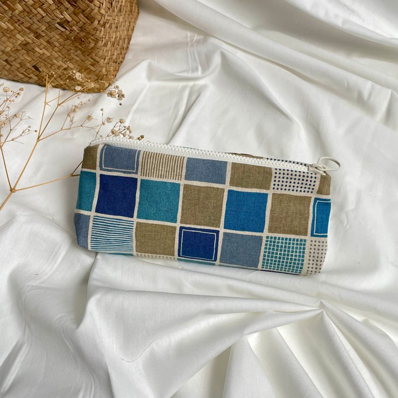大容量三角笔袋 方格窗外 - 铅笔盒/笔袋 - 棉．麻 蓝色