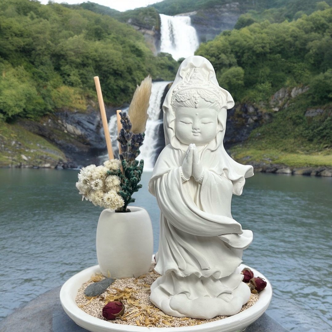 佛艺新美学 艺术香氛扩香 净念吉祥 观音33 永生花多彩圆盘组合 - 玩偶/公仔 - 水泥 白色