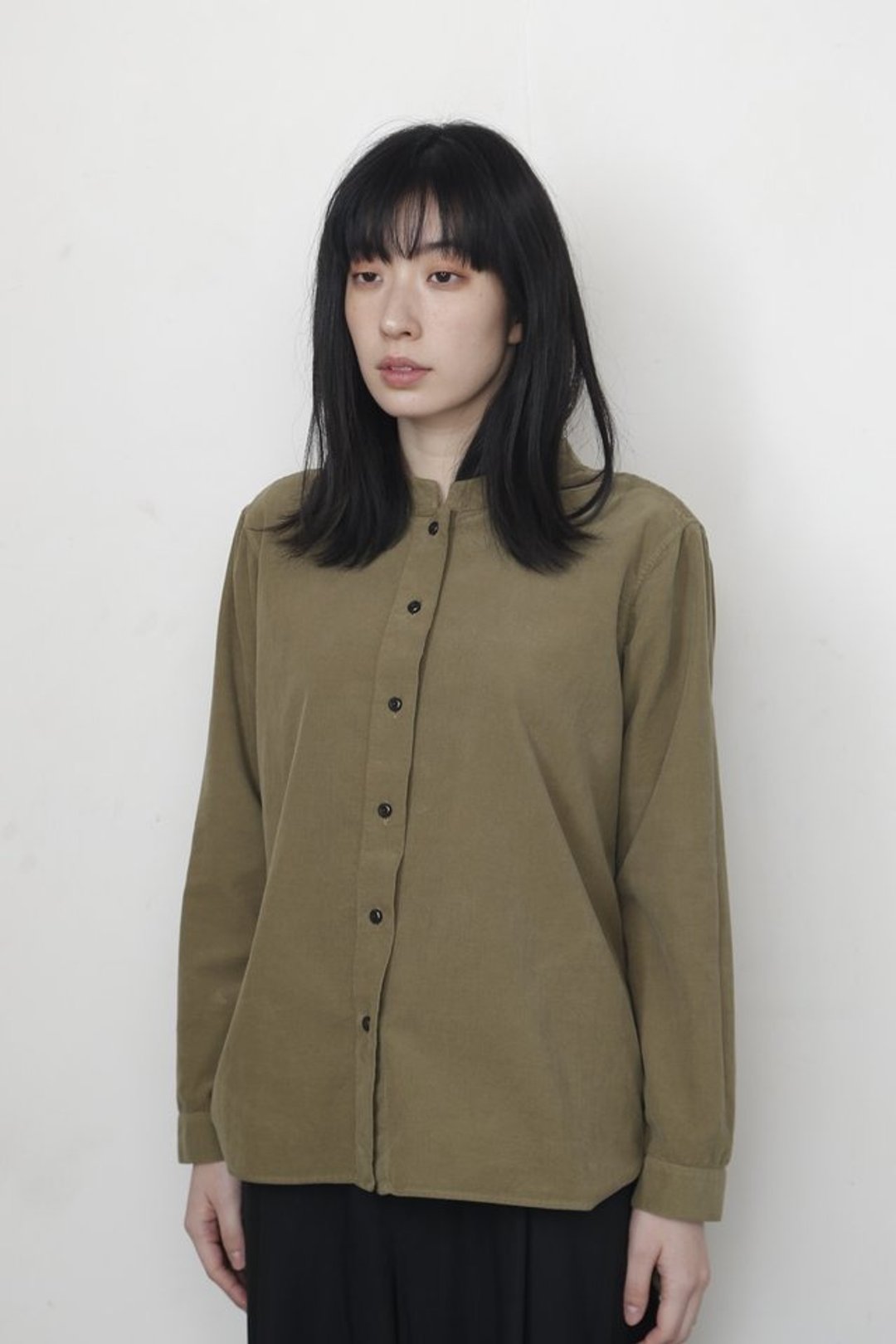 Botanical Dyed Yomogi dyeing Corduroy shirt 8714-01001-48 - 女装衬衫 - 棉 绿色