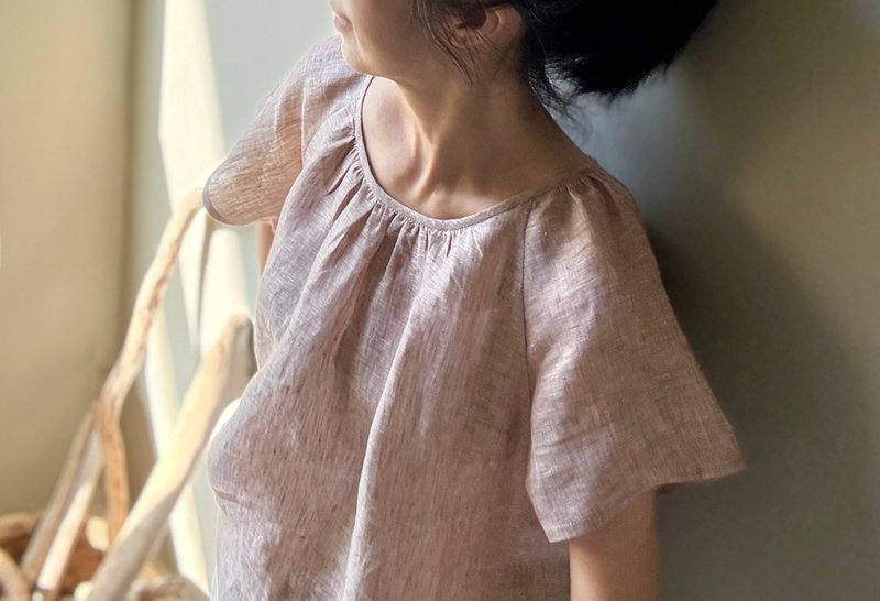 空气感浅椰棕色织亚麻/圆领细褶叉肩袖短袖上衣100%亚麻 - 女装上衣 - 棉．麻 