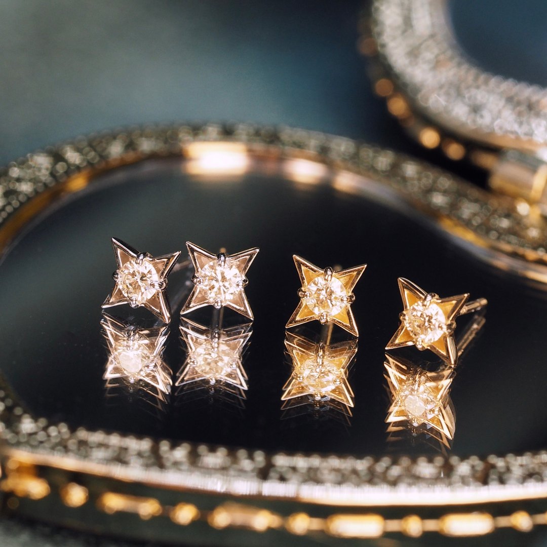 18K金北极星钻石耳环 18K Gold Diamond Northern Star Earrings - 耳环/耳夹 - 贵金属 