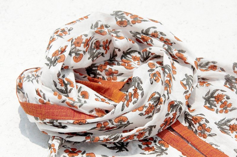 情人节礼物 限量手工 手织纯绵丝巾 /手工木刻印植物染围巾 / 草木染棉丝巾 -  橘色 花朵森林 毛球流苏 - 丝巾 - 棉．麻 橘色