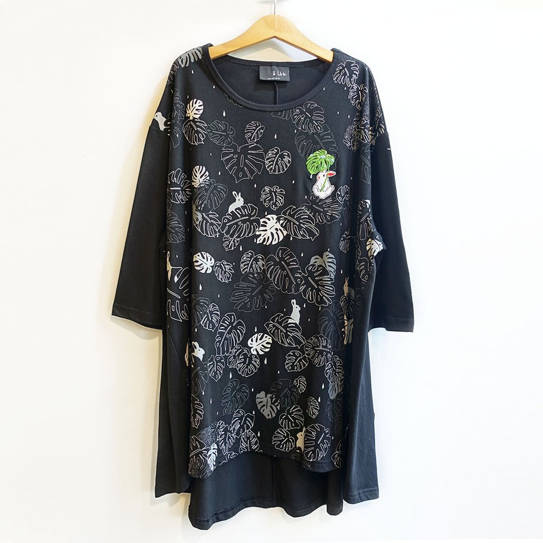 Urb.【兔与龟背芋】六分袖/前短后长上衣 - 女装上衣 - 棉 黑色