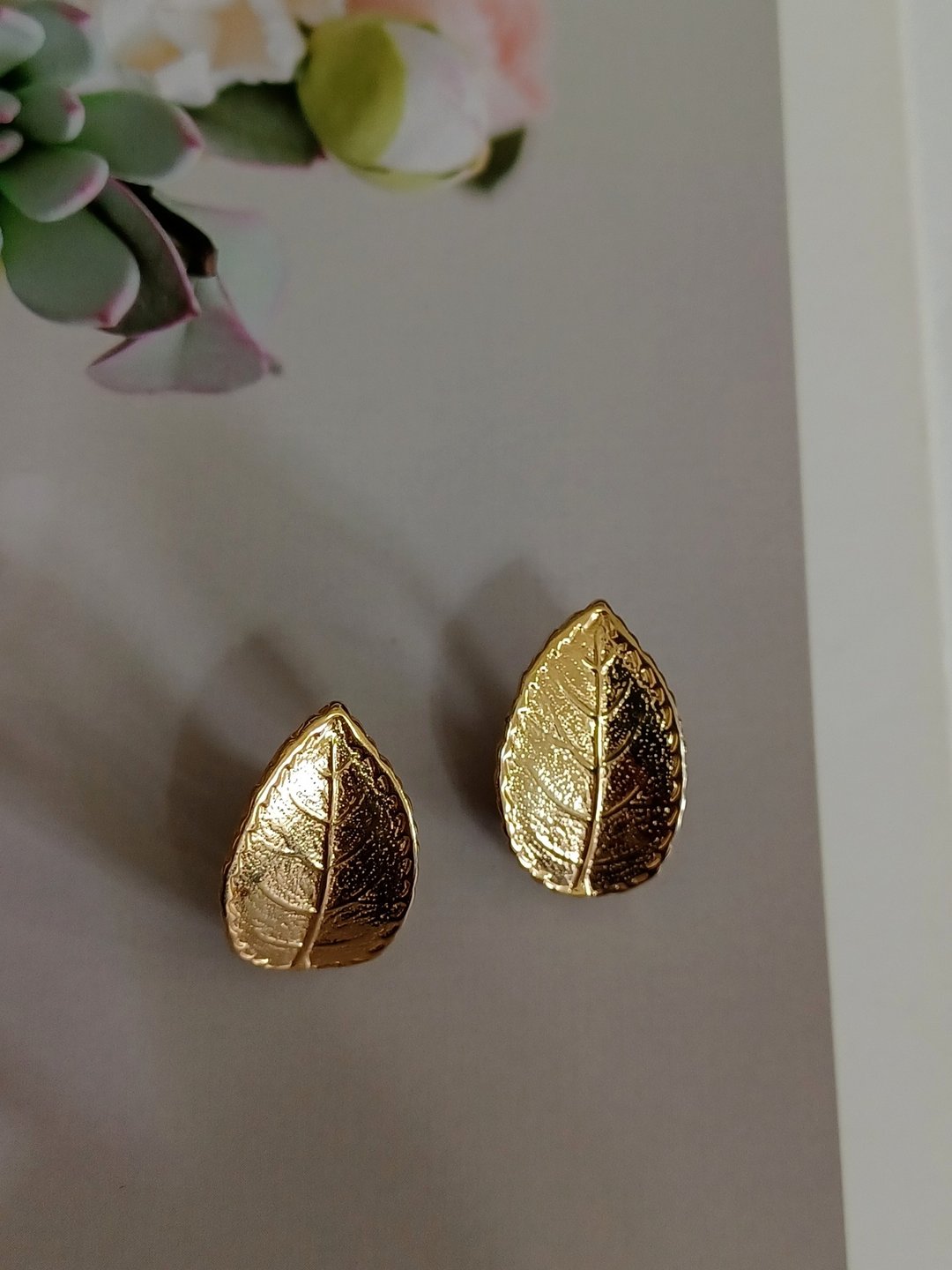 vintage jewelry    SARAH-COV 金色幸运叶 夹式耳环 - 耳环/耳夹 - 其他金属 