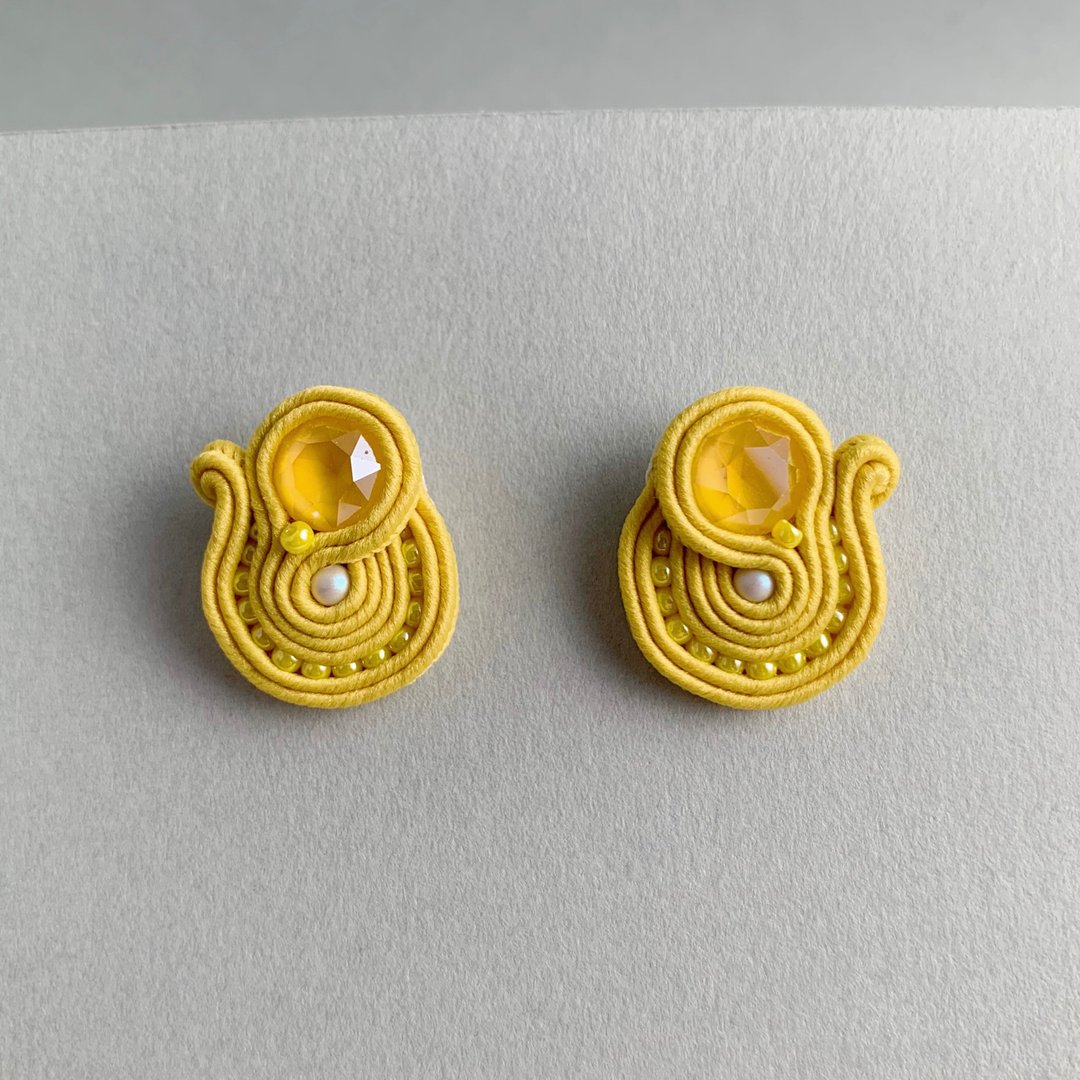 Made-to-order Clip-On available Metal allergy compatible Pastel cute earrings Mustard - 耳环/耳夹 - 其他材质 黄色