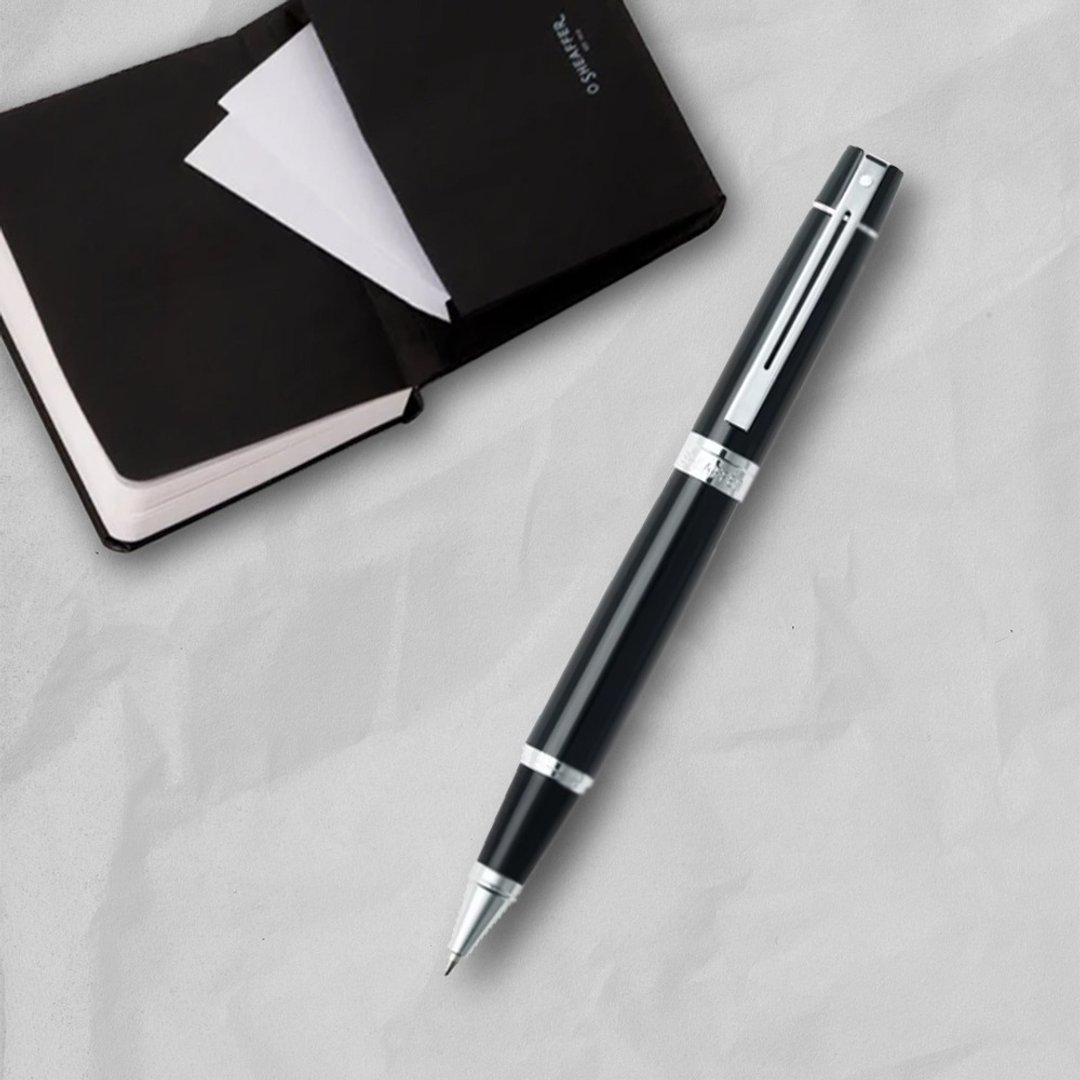 【SHEAFFER】300 系列黑杆银夹钢珠笔+A6 笔记本礼盒 免费刻字 - 钢珠笔 - 其他金属 黑色