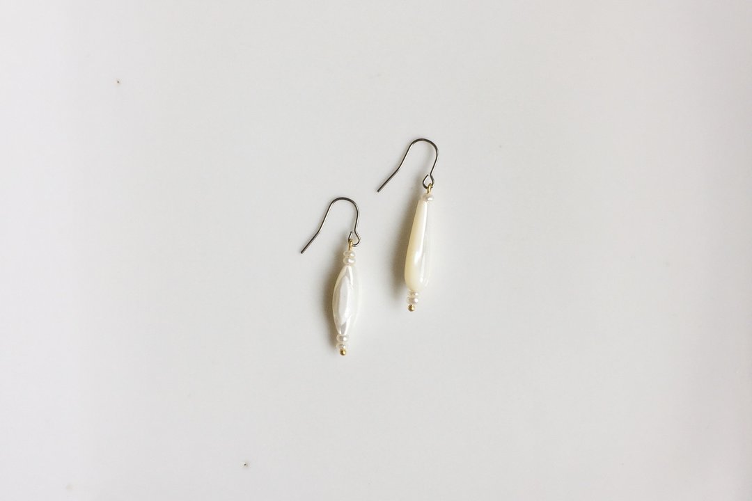 冰晶 珍珠贝壳不对称耳环 - 耳环/耳夹 - 玻璃 白色