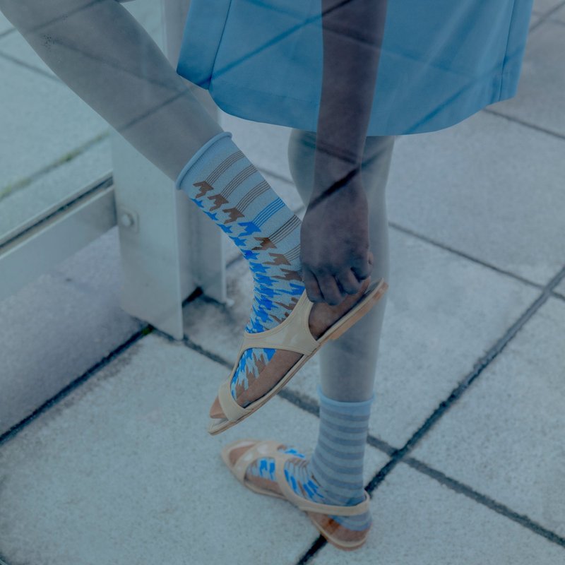 ML011 Twinkle Houndstooth 闪耀菱格不对称亮丝有机棉袜 - 袜子 - 棉．麻 咖啡色