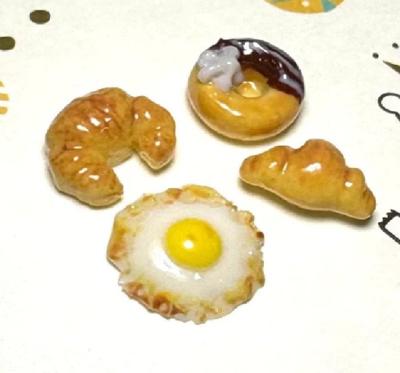 仿真食物 牛角面包 微焦荷包蛋 可颂面包  4入一组 - 耳环/耳夹 - 树脂 咖啡色