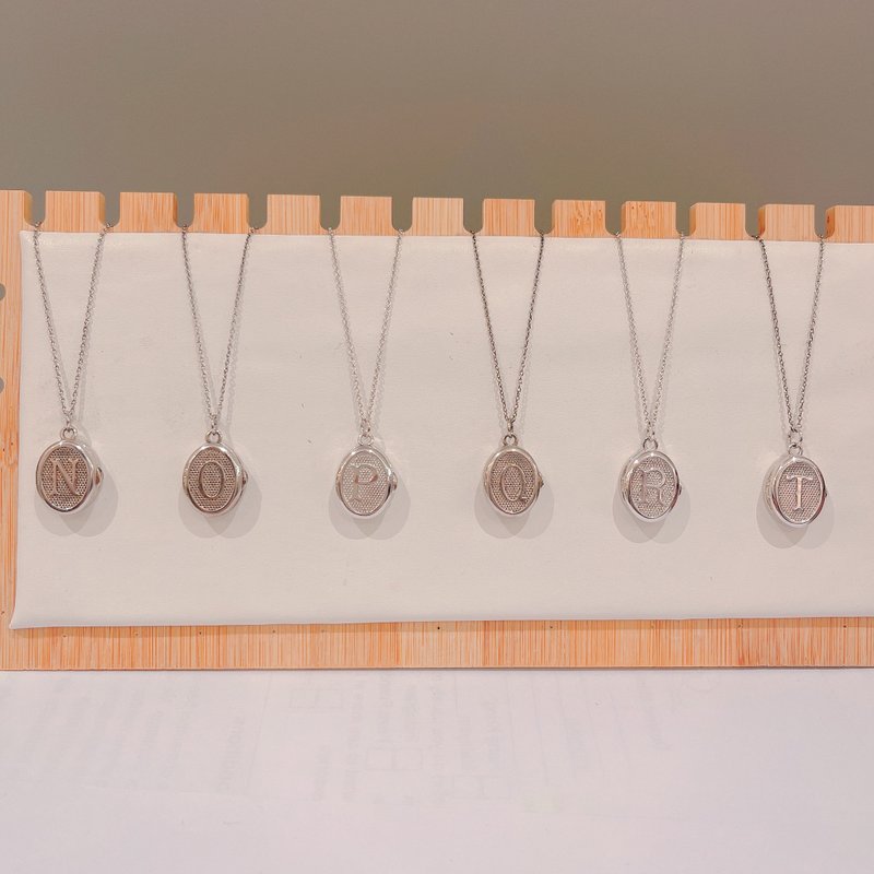 925纯银英文字母香薰颈链 - 项链 - 纯银 银色