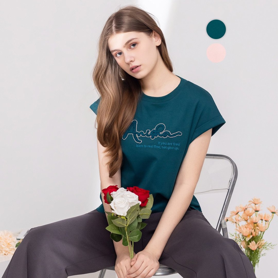 【MEDUSA】素雅毛绒字母落肩纯棉 T 恤 - 2 色 (M-XL) | 落肩 T 恤 纯棉 - 女装 T 恤 - 棉 绿色