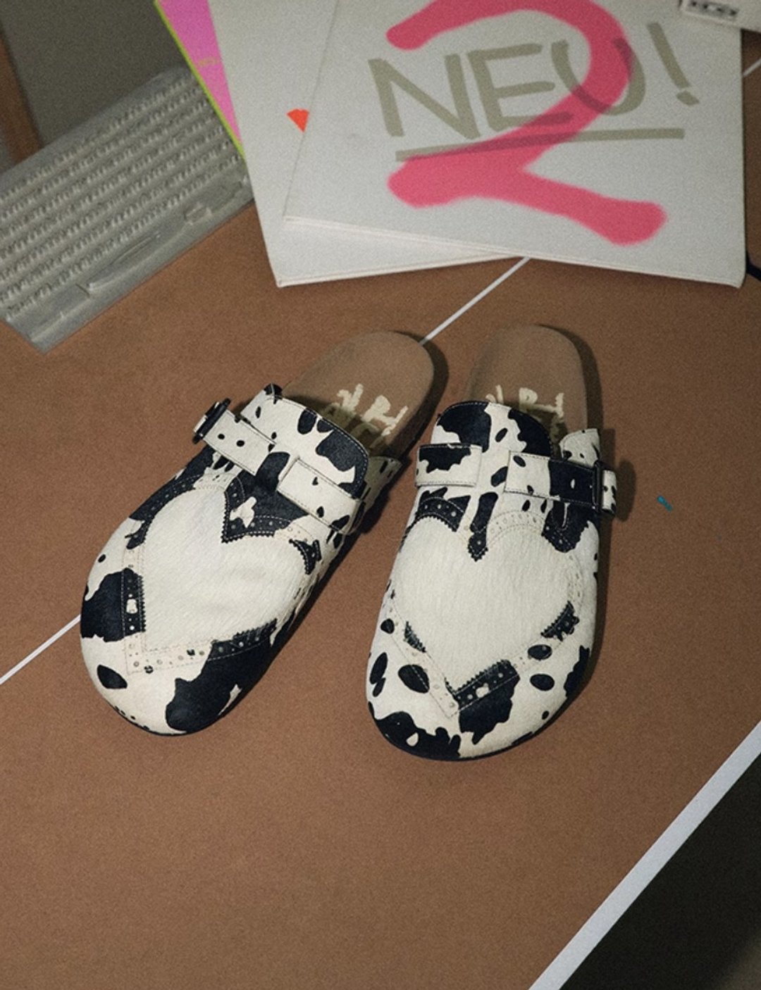 For Sun HeartClosed-Toe Slides 爱心雕花包头皮鞋 - 拖鞋 - 真皮 白色