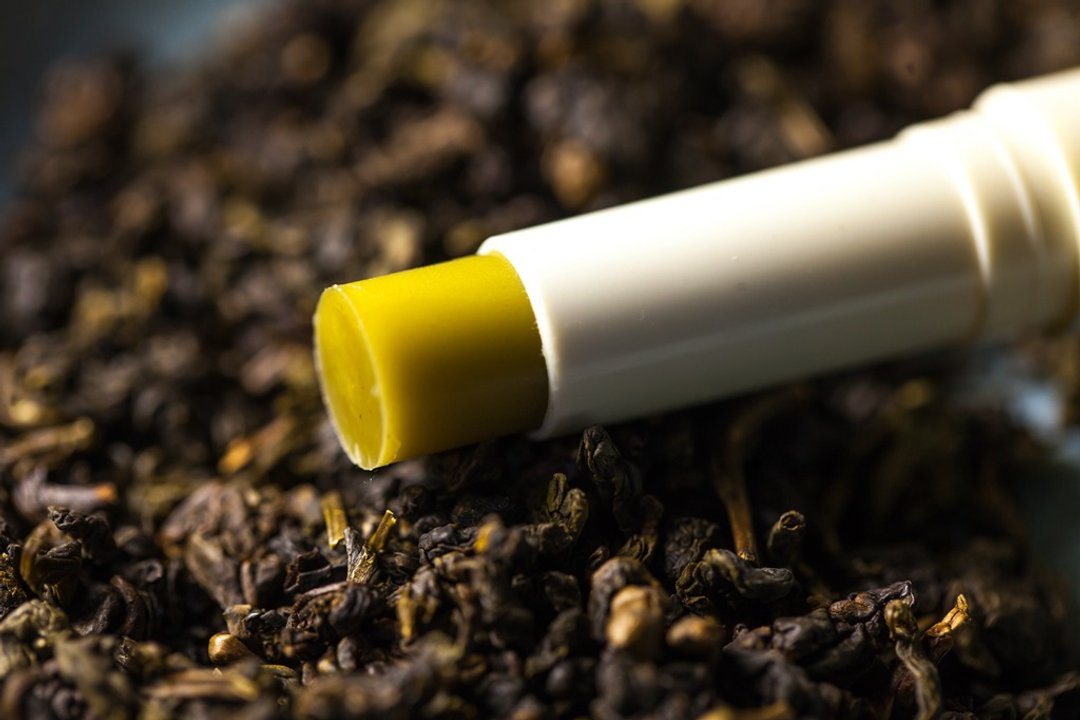 绿茶植萃  嗜茶。是茶。绿茶护唇膏 - 唇部保养 - 浓缩/萃取物 绿色