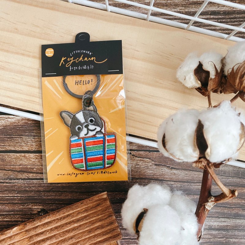 刺绣吊饰/钥匙圈 - 茄芷袋法斗 | Littdlework - 吊饰 - 绣线 多色