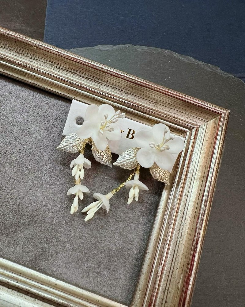 冒牌老板娘 king_boss陶瓷白色花朵金叶耳环组C - 耳环/耳夹 - 陶 白色