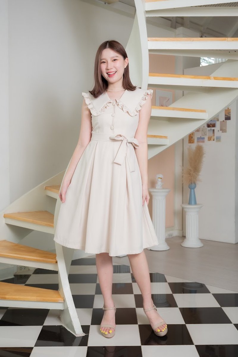 Juliata 洋装 米白色，大翻领点缀荷叶边，适合参加派对的礼服，米白色系，复古风格。 - 洋装/连衣裙 - 聚酯纤维 白色