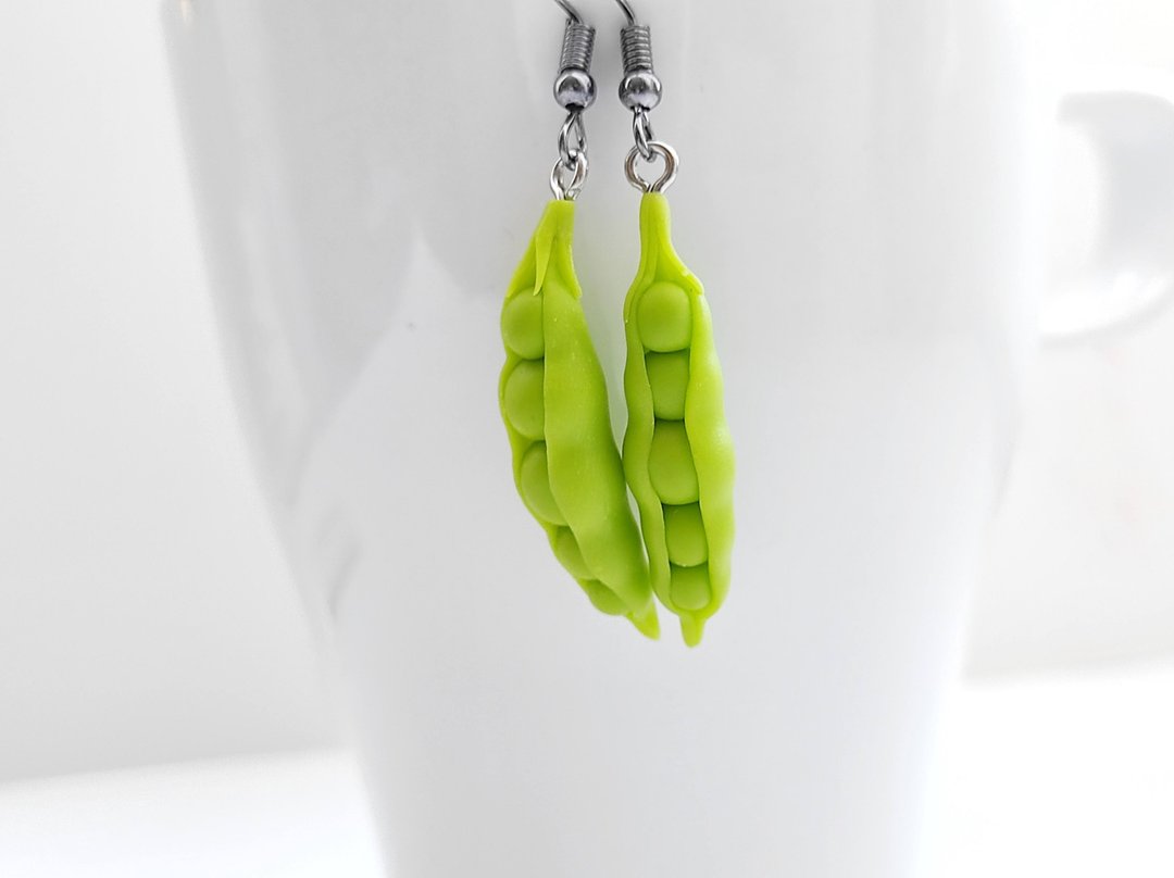 Green peas - weird dangle earrings - mini clay earrings - cottagecor eearrings - 耳环/耳夹 - 粘土 绿色