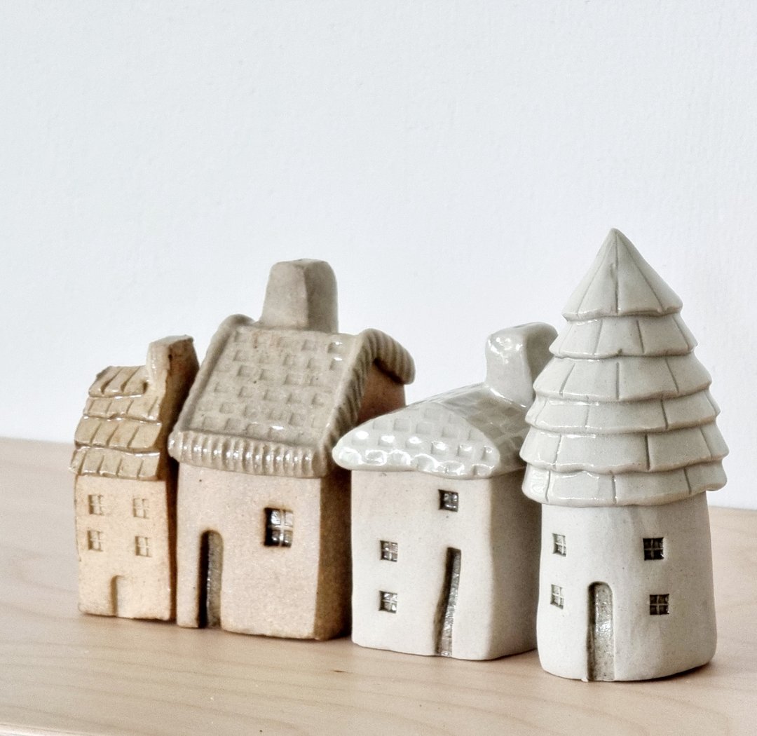 Mini size terracotta house (sold as a pair) - 花瓶/陶器 - 陶 卡其色